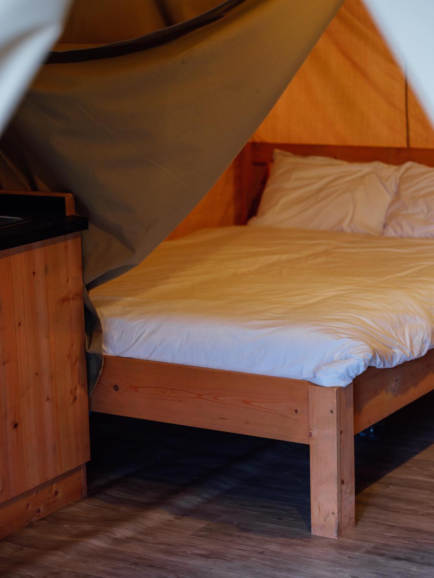 Sunset Retreats Safari Tent Ombersley Екстериор снимка